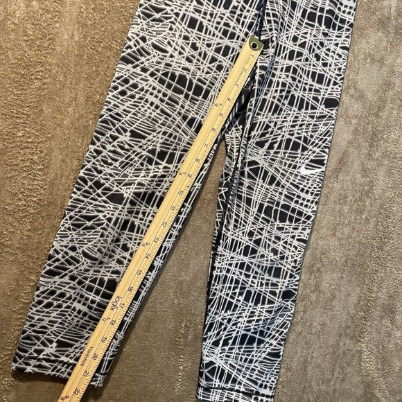 Nike Leggings Womens Small Pro Capri Active Workout Black White Design Mid Rise - Picture 7 of 9